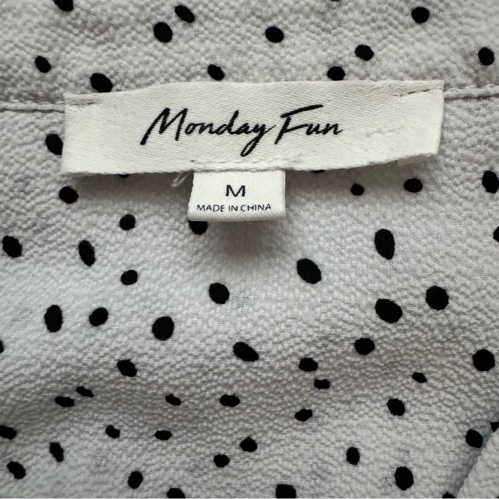 Monday Fun White Black Polka Dot Sleeveless Top V Neck Ruffle Arm Size Medium - Picture 4 of 15